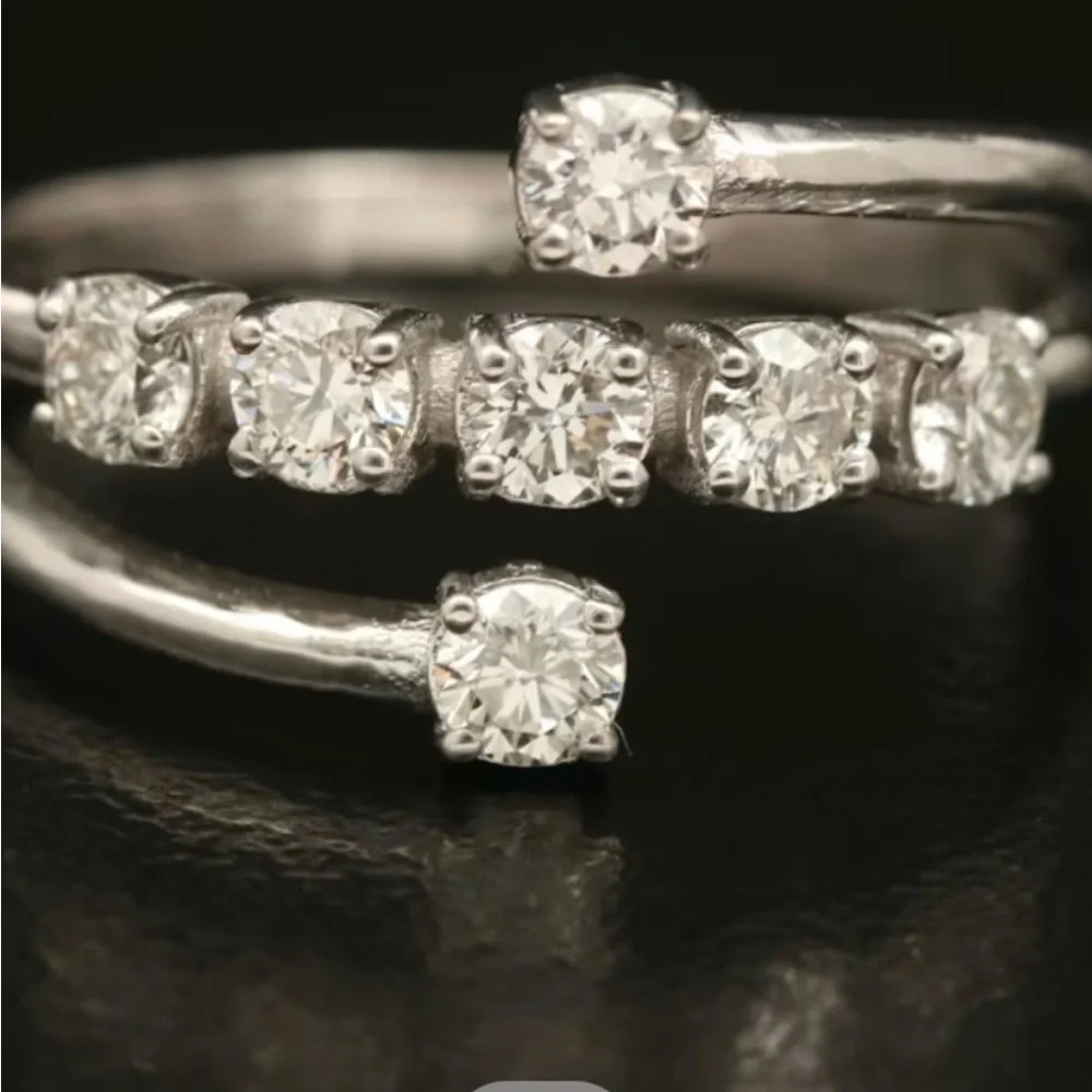Classic 14k white gold with diamond ring - Picture 1 of 4